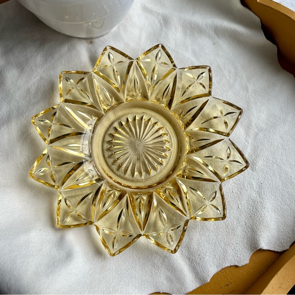 Vintage Federal Clear Amber Glass Petal Sunburst Starburst Appetizer Plate